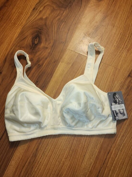 Dominique Other - Dominique Bra Womens Beige Sz 36c No Underwire No Padding 94793